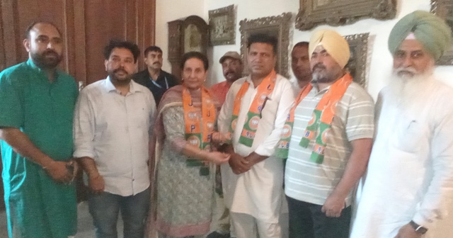 In the presence of Praneet Kaur, many leaders took the BJP's side